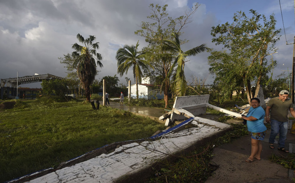 L'ouragan Willa, rétrogradé en catégorie 3, a touché les côtes mexicaines