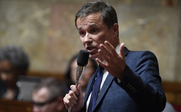 Prix des carburants: Dupont-Aignan appelle à bloquer les routes, le RN "au côté des manifestants"