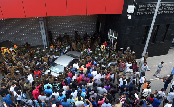 Craintes d'un "bain de sang" au Sri Lanka, plongé dans la crise politique