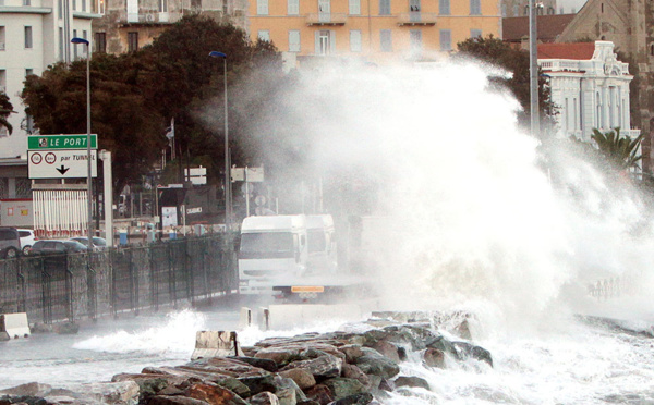 Tempête en Corse: un blessé grave, encore 7.000 foyers privés d'électricité