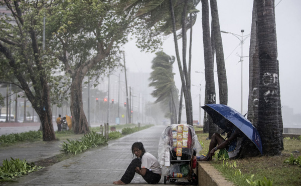 Le typhon Yutu provoque des milliers d'évacuations aux Philippines