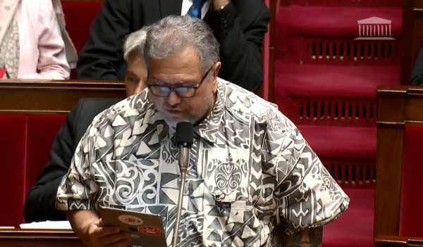 Dépollution à Moruroa : "Autant nous expliquer qu'une nouvelle coiffure et une pédicure constituent un remède sérieux au cancer"