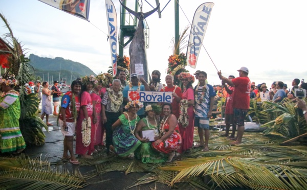 Un concours de pêche en attendant le départ de la Hawaiki Nui Va'a