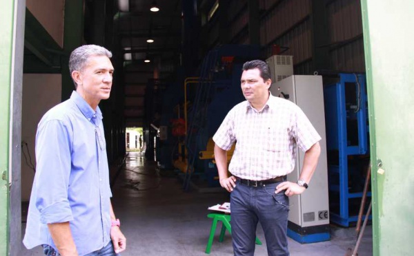 Visite du ministre de la santé et de l'écologie à l'incinérateur de Nivee