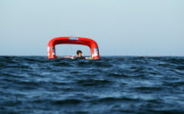 Pérou: Anne Quéméré entame sa Transpacifique solo en "bateau-cerf-volant"