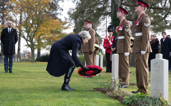 Theresa May rejoint le périple mémoriel de Macron dans la Somme