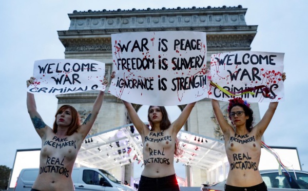 Cérémonies du 11-Novembre à Paris: trois militantes Femen déjouent la sécurité