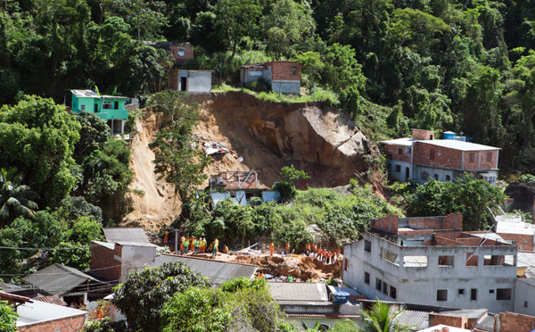 Glissement de terrain près de Rio: le bilan monte à 14 morts