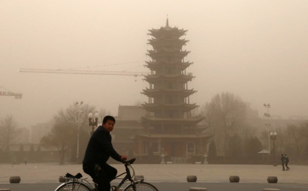 Chine: une ville frappée par une tempête de sable