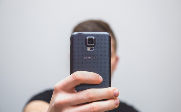 Inde: fausse alerte dans un avion après un selfie