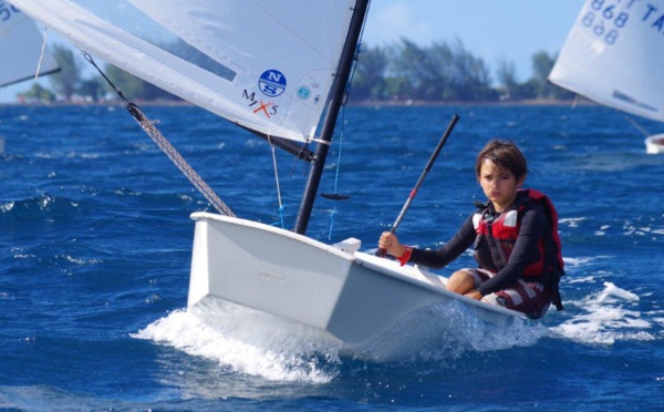 Voile - Championnat de Tahiti d'optimist : Première victoire en série A pour Elohim Bouregba-Vitrac