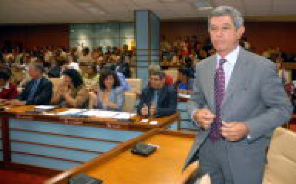 Crise en Nouvelle-Calédonie : le député Frogier (UMP) "profondément inquiet"