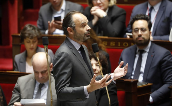 "Gilets jaunes": Philippe annonce plusieurs mesures pour "ramener l'apaisement"