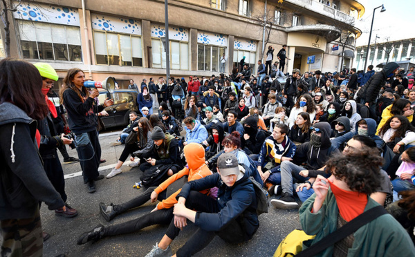 Des lycées toujours bloqués, des rassemblements et quelques incidents