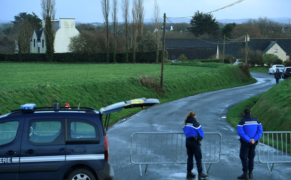 Finistère: une femme et ses deux enfants morts étouffés, probablement par le père
