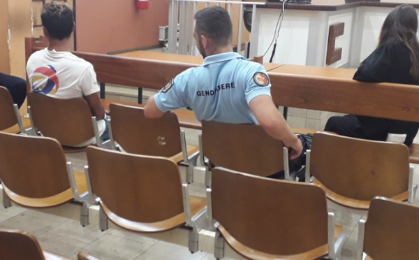 Ivre, il menace sa famille avec un harpon