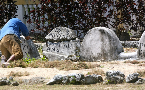 Carnet de voyage - Dans les cimetières de Rimatara