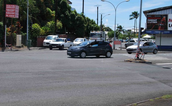 Rétablissement des feux de croisement du carrefour Afarerii situé Avenue du Général de Gaulle à Pirae