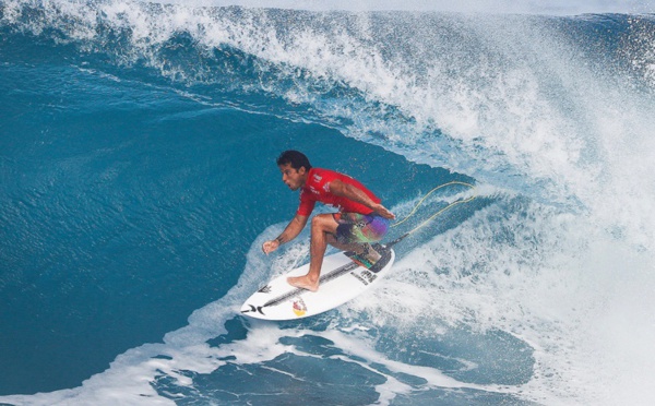Michel Bourez éliminé au quatrième tour de la Pipe Masters