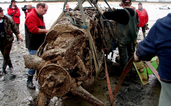 Un aviateur australien tombé en Normandie inhumé près de 67 ans plus tard