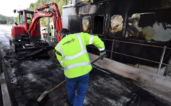 "Gilets jaunes": un nouveau péage incendié dans le sud, à Bandol