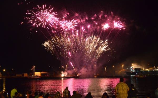 Un feu d'artifice dans la rade de Papeete samedi