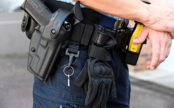 Un gendarme, arrêté en possession d'explosifs à Paris, mis en examen et écroué