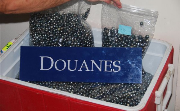 Douane: Importantes saisies de perles à l'aéroport de Tahiti Faa'a