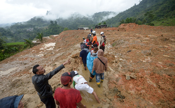 Indonésie: le bilan d'un glissement de terrain porté à 32 morts