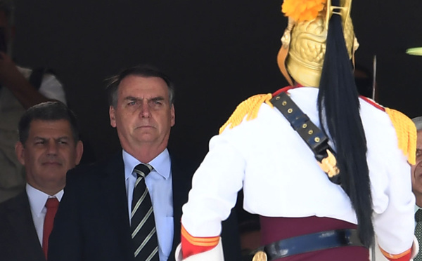 Bolsonaro arme les Brésiliens au nom de la "légitime défense"