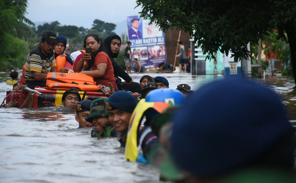 Indonésie : au moins 8 morts après des inondations et glissements de terrain