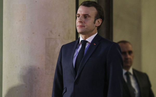 "Soyez libres" : Macron à Valence face une soixantaine d'élus dont Wauquiez