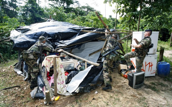 Guyane : soldats et gendarmes contre garimpeiros, au coeur de la forêt