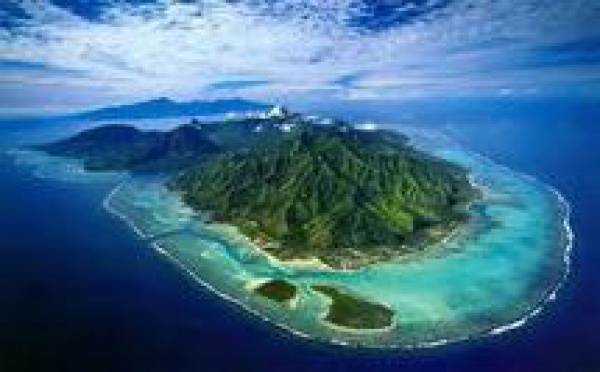 MRCC : sauvetage d'un bateau drossé sur le récif de Moorea