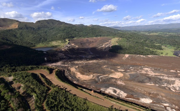 Brésil : évacuations "préventives" près de deux barrages miniers