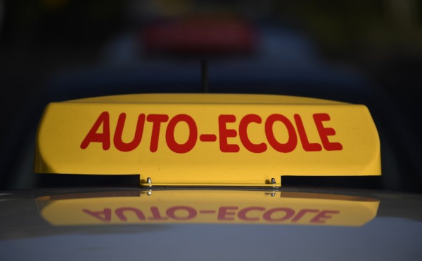 Opérations escargots des auto-écoles contre "l'ubérisation" du permis