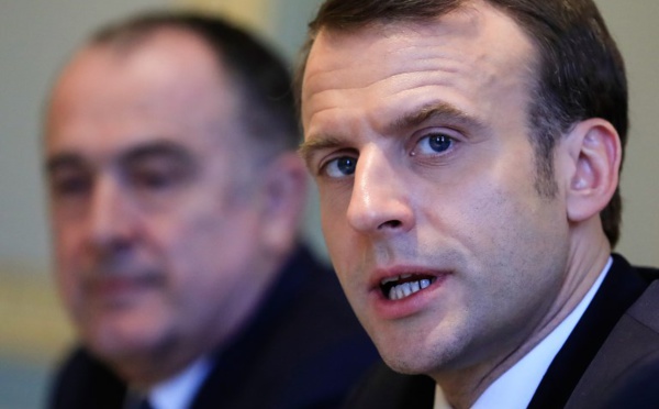 A la mi-temps du grand débat, Macron cherche à garder l'avantage