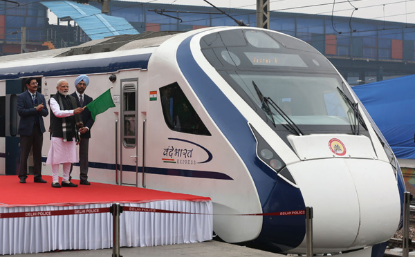 Le train le plus rapide de l'Inde heurte une vache, à peine inauguré