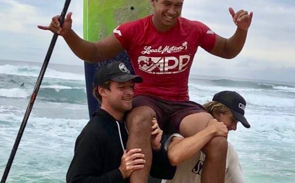 Sup surf - Poenaiki Raioha gagne le Sunset Beach Pro