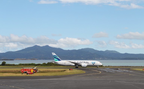 À Mayotte, un "réseau de passeurs" de clandestins à l'aéroport impliquant des agents de la PAF
