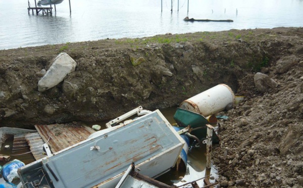 Décharge sauvage à Tumarra, commune de Raiatea.