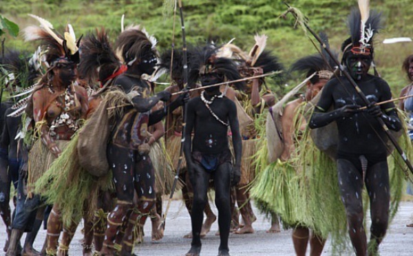 Un jeune Française violée, son compagnon criblé de flèches en Papouasie