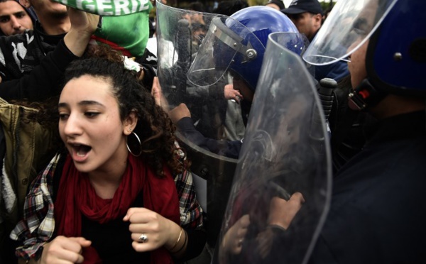 Algérie: les étudiants à leur tour mobilisés en masse contre le candidat Bouteflika