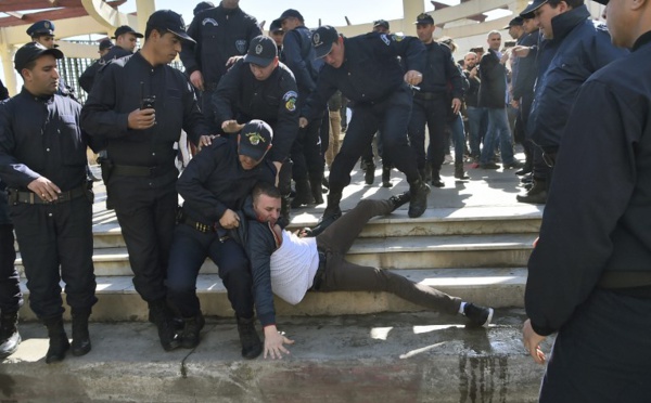 Des journalistes arrêtés en Algérie lors d'un rassemblement contre la censure