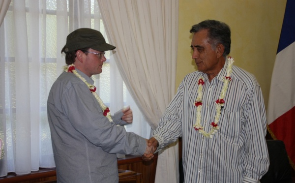 Oscar Temaru reçoit le touriste irlandais agressé le 3 juillet à Papeete