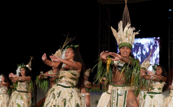 Nonahere se produit en spectacle dans les jardins de la Mairie de Arue le 14 juillet