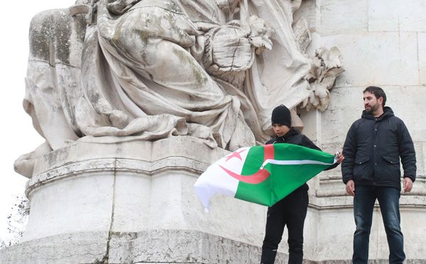 Des milliers de manifestants en France contre un 5e mandat de Bouteflika