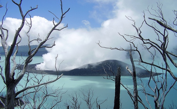 Le volcan d’Ambae placé à son tour sous vigilance