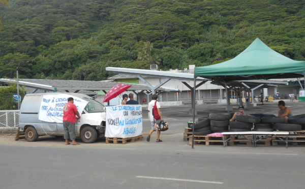 Un barrage filtrant à l'entrée de Champion Toa Moorea