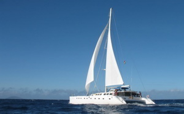 Un cataraman prend feu et coule à Vairao